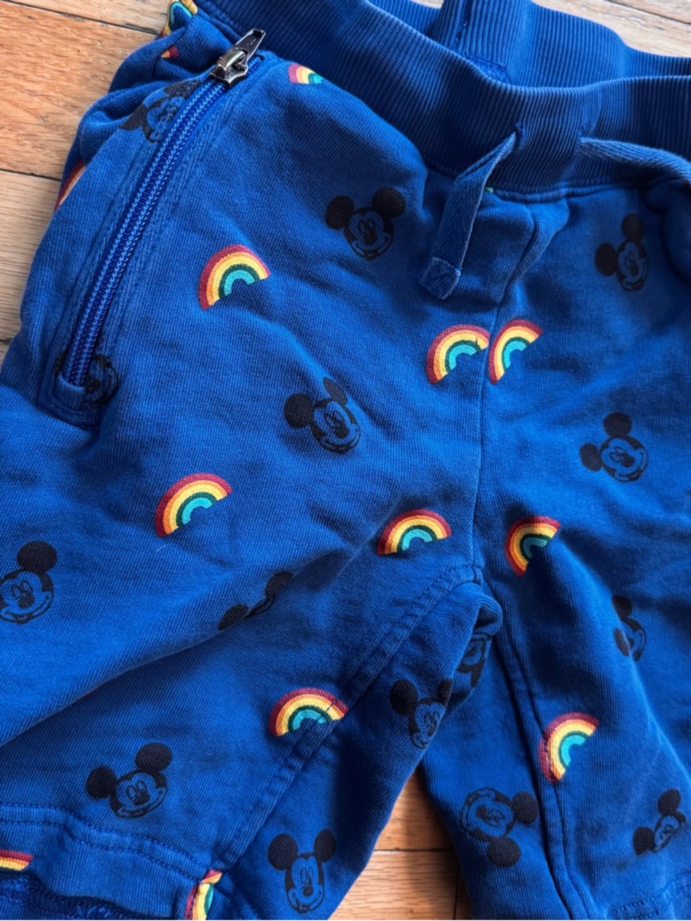 Disney Hanna Andersson Mickey Mouse Rainbow & Mickey Print Shorts size 5 - Picture 2 of 5
